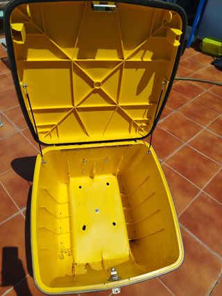 Baúl correos adaptado al vespino