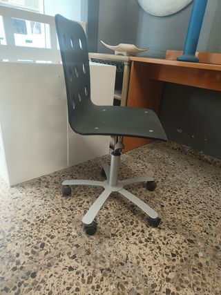 Silla oficina giratoria negra 