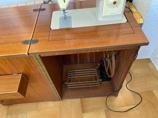 Máquina de coser singer 518 con mueble