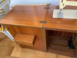 Máquina de coser singer 518 con mueble