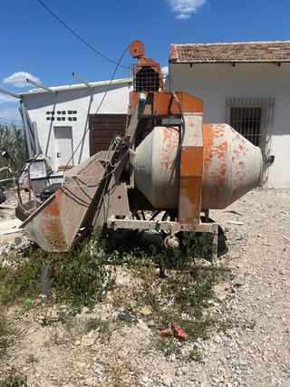 Hormigonera autocargante grande 