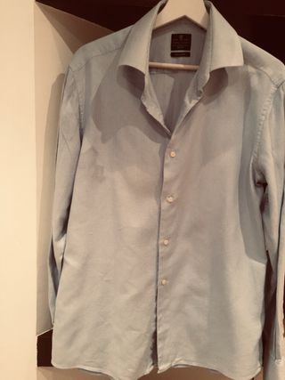 camicia uomo azzurra Dan John indossata una volta