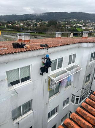 REPARACION 
DE TEJADOS Y FACHADAS, HUMEDADES.