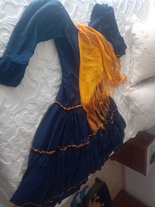 Traje de gitana y mantoncillo