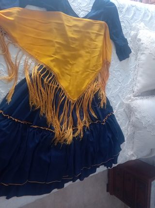 Traje de gitana y mantoncillo