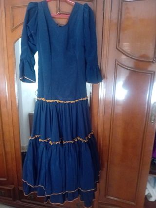 Traje de gitana y mantoncillo