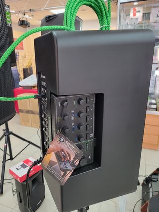 EQUIPO PORTATIL MACKIE SHOWBOX