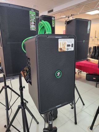 EQUIPO PORTATIL MACKIE SHOWBOX