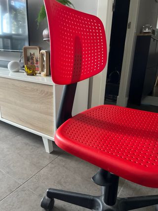 Silla escritorio roja giratoria