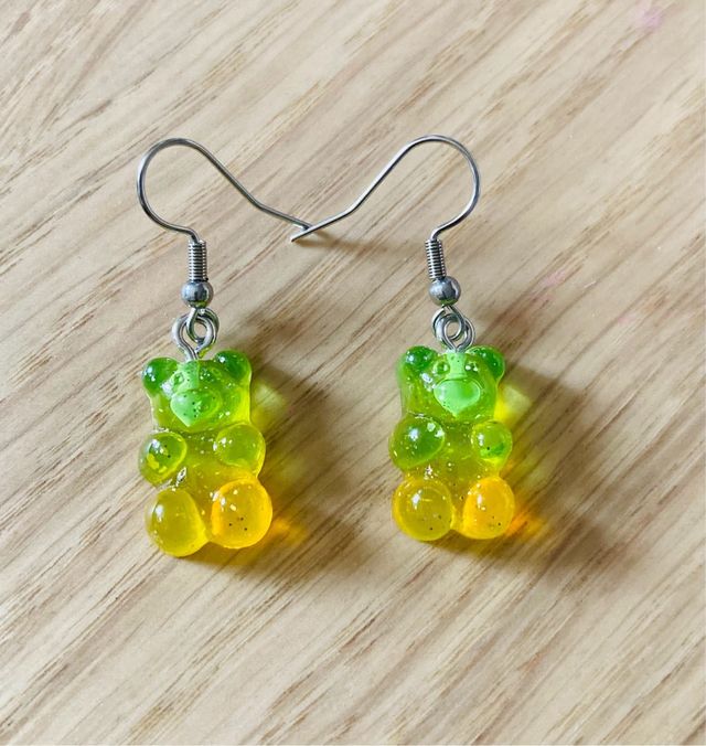 Orecchini a forma di orsetto gommoso verde-giallo