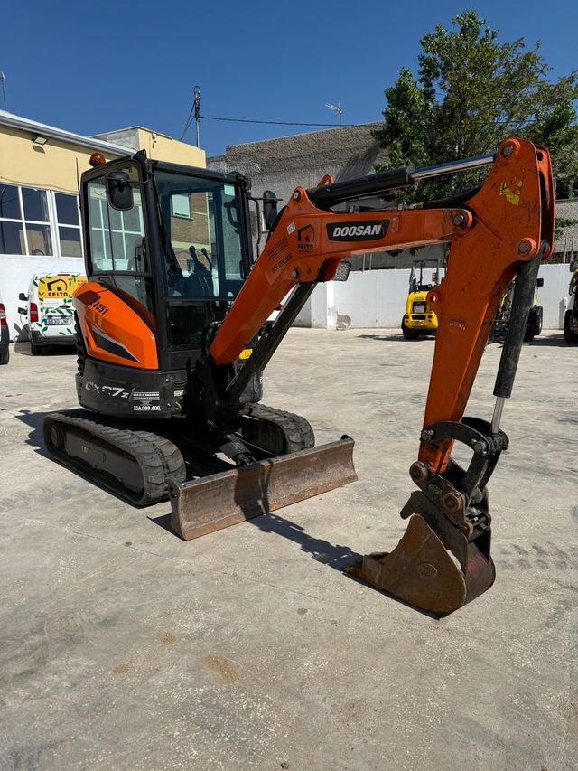 Excavadora Doosan DX27