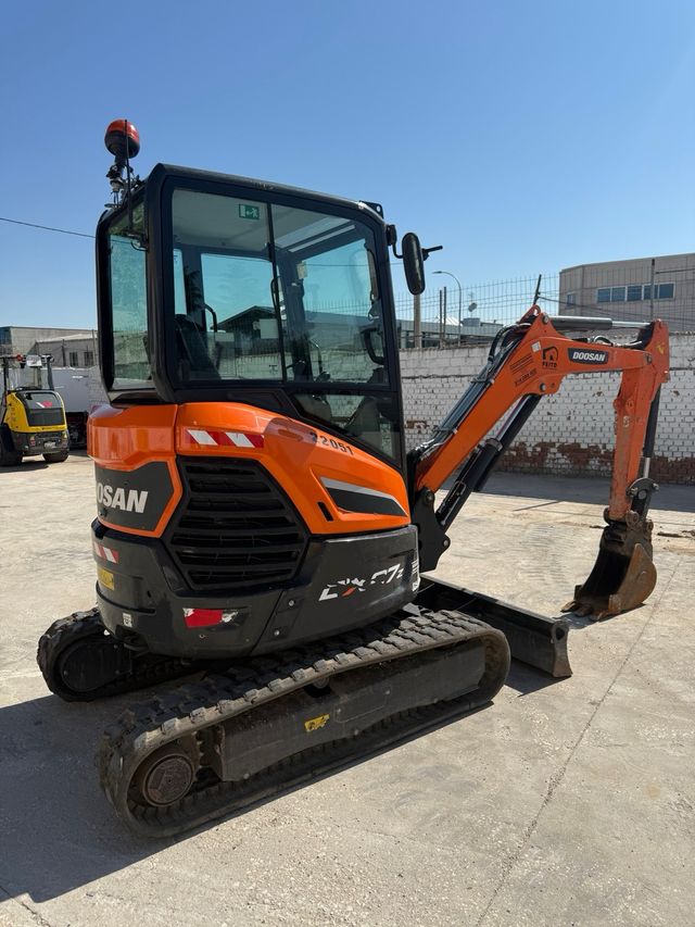Excavadora Doosan DX27