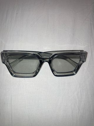Gafas sol grises transparentes