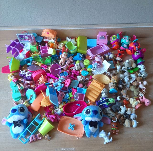 Giocattoli Polly Pocket, littlest petshop ecc.