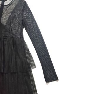 Pinko/ Vestido plisado de tul y encaje negro T:38