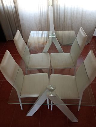 Mesa cristal blanca comedor 4 sillas(no hago envío