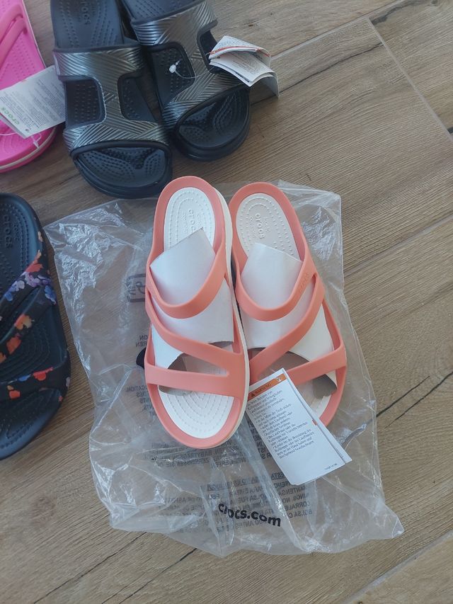 Crocs 35 36 prezzo  cadauno
