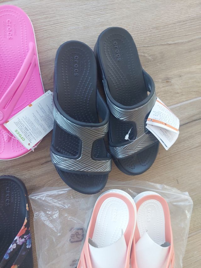 Crocs 35 36 prezzo  cadauno