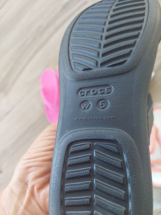 Crocs 35 36 prezzo  cadauno
