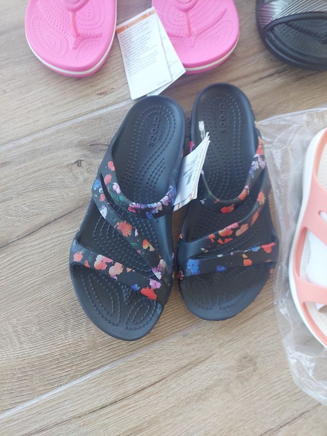 Crocs 35 36 prezzo  cadauno