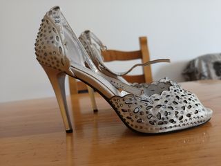 Sandali CafeNoir grigio con strass