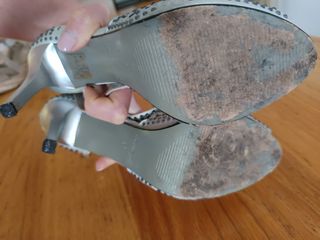 Sandali CafeNoir grigio con strass