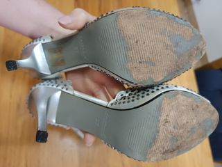 Sandali CafeNoir grigio con strass