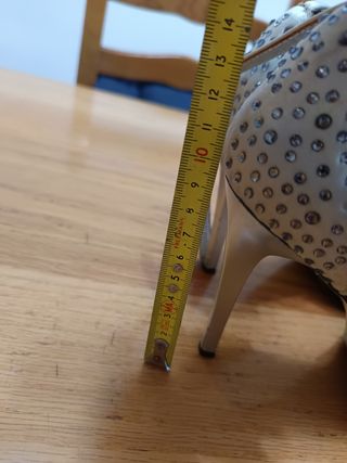 Sandali CafeNoir grigio con strass