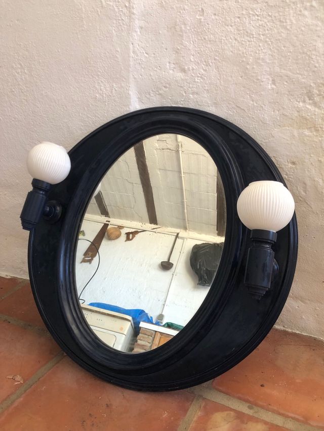 Espejo ovalado negro con 2 apliques
