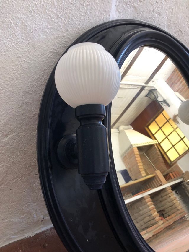 Espejo ovalado negro con 2 apliques