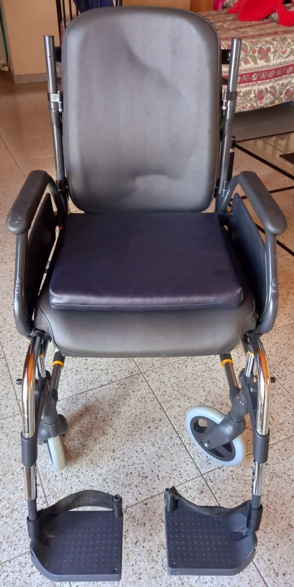 SILLA DE RUEDAS PARA INTERIOR 