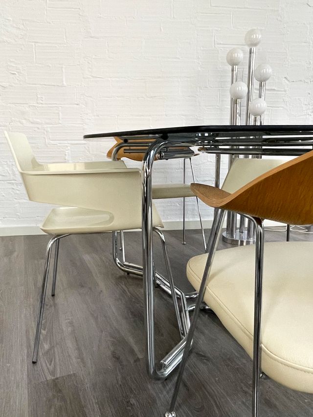 MESA CON ESTRUCTURA TUBULAR DOBLE CROMADA. 70S