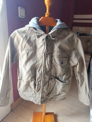 Chaqueta Levi's beige con capucha