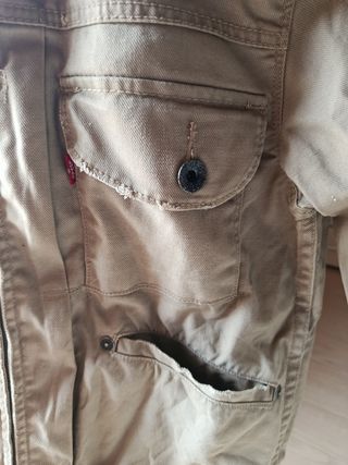 Chaqueta Levi's beige con capucha