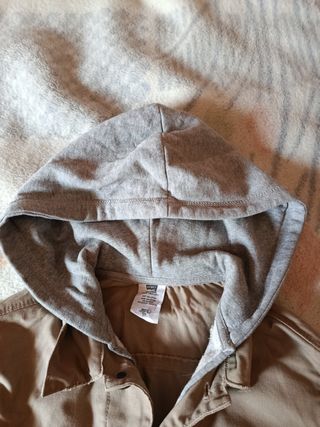 Chaqueta Levi's beige con capucha