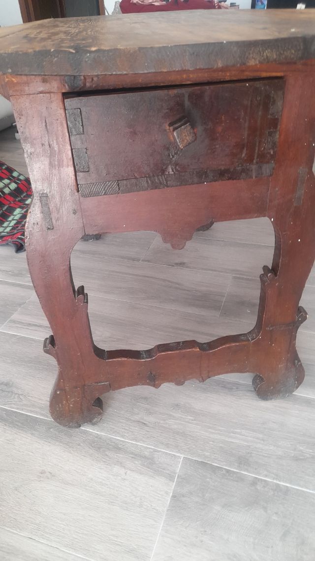 Mesa madera maciza artesanal muy antigua