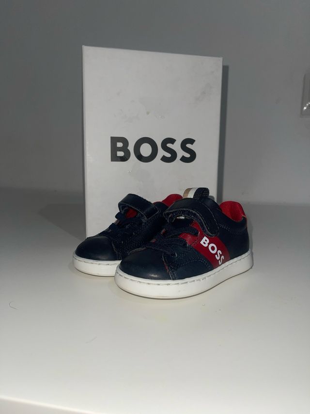 Zapatillas BOSS niño talla 20 – casi nuevas