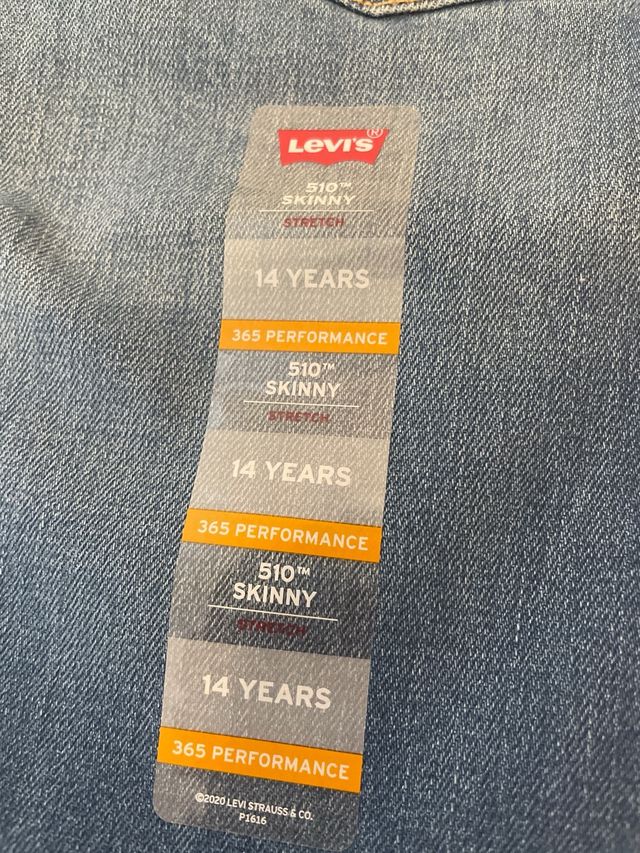 Pantalón Levis largo 