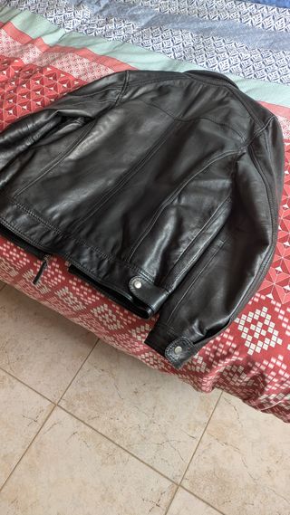 Cazadora negra de piel natural 