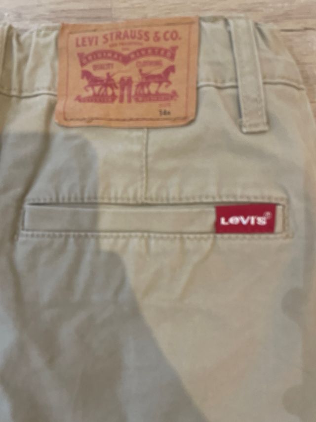 Pantalon corto levis 
