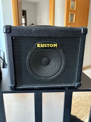 Amplificador de bajo Kustom KBA16