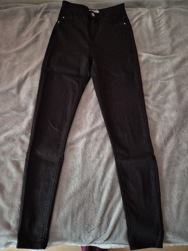 Pantalón pitillo negro