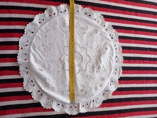 Funda cojín redonda bordada blanco