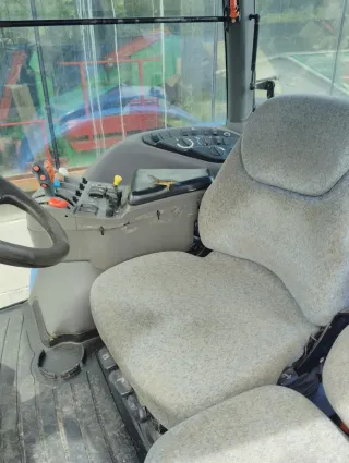 Tractor New Holland tg255.