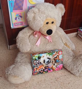 Oso peluche gigante, puzzle y adhesivo metro pared