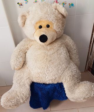 Oso peluche gigante, puzzle y adhesivo metro pared