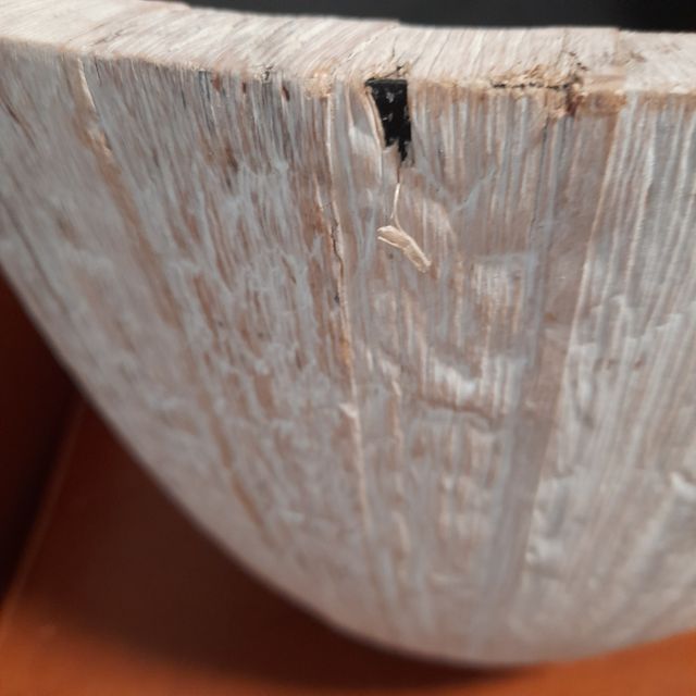 Fioriera bianca in materiale naturale