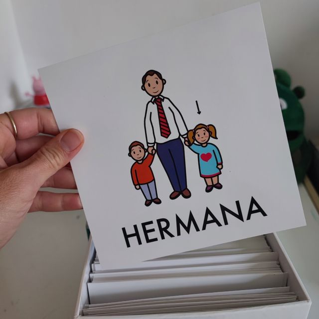 Más de 400 fichas en castellano y en mayúsculas.