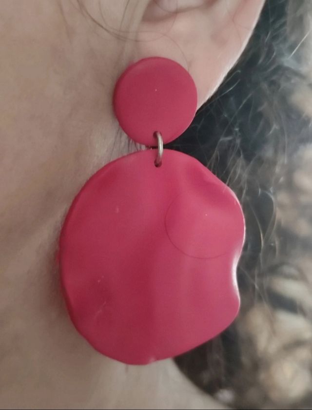 Pendientes rojos  de pétalos