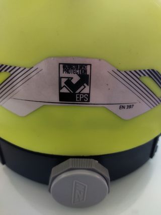 Casco, guantes y protección auditiva